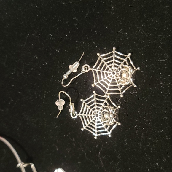 Spiderweb trio bundle - dangle earrings, bracelet and purse charm keyring NWT - Picture 3 of 9